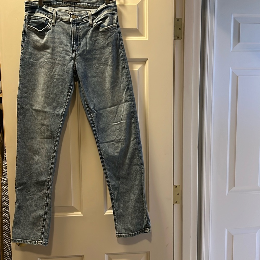 Size 26 light colored Joe’s denim jeans